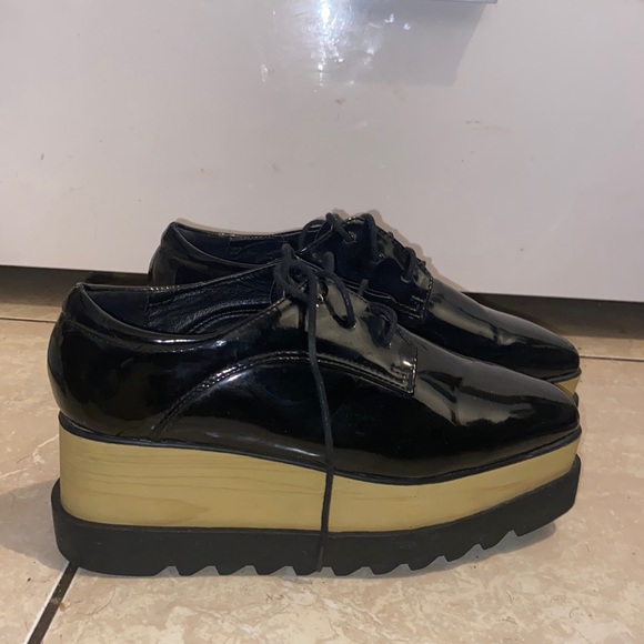 Pretty Black Lace-Up Patent Leather Platform Shoes Size 8 - Picture 5 of 7